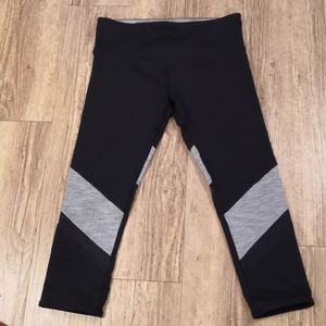Lorna Jane - Black & Grey Mesh Cropped Leggings